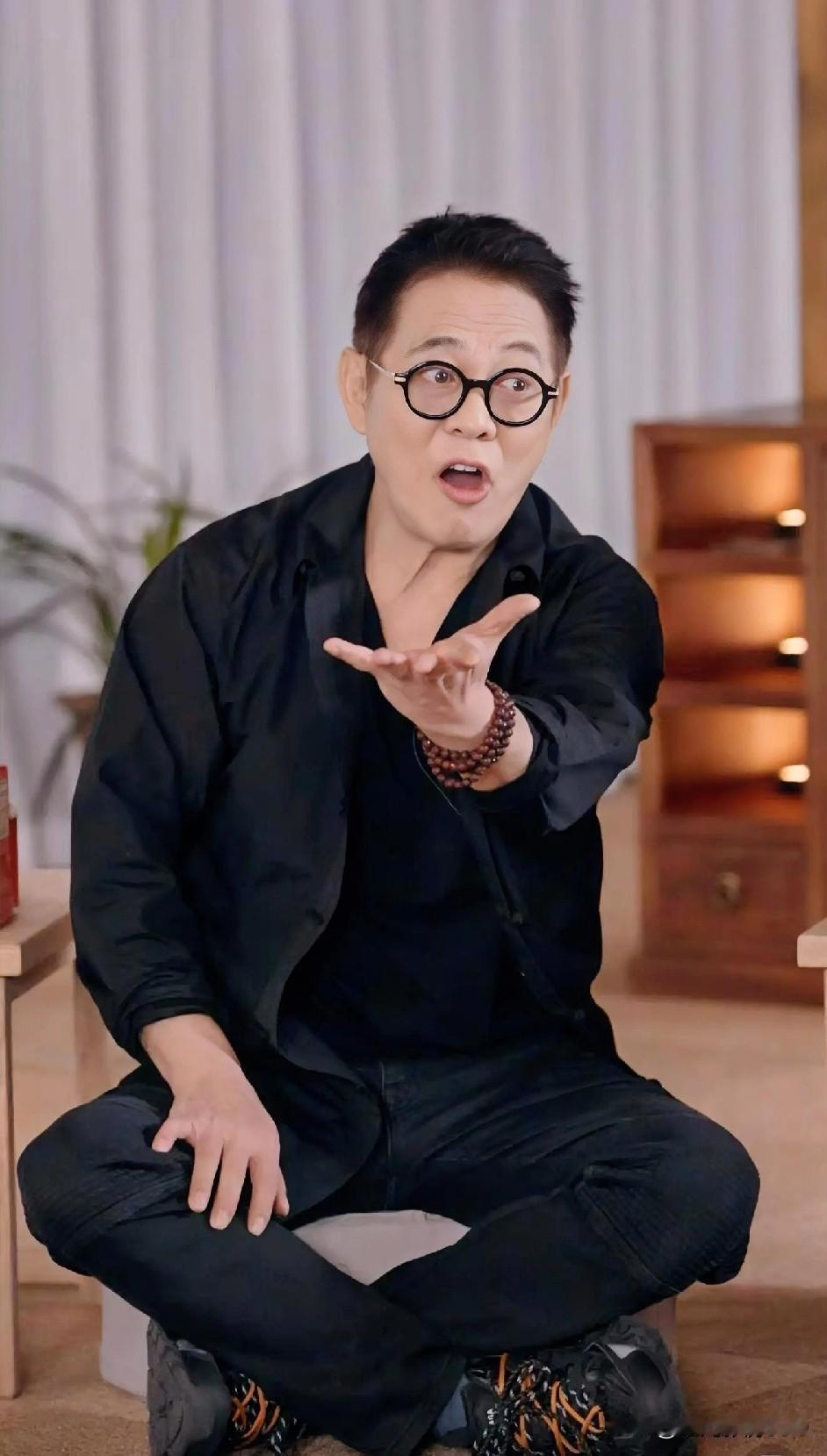 62岁李连杰突然“回春”？真相让人心疼，谣言更让人寒心！全网都在问：李连杰怎