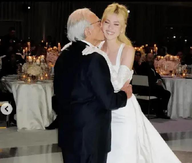 那件婚纱，从一开始就不是礼物，是维多利亚递给儿媳的一把软刀子。所有人都以为是新