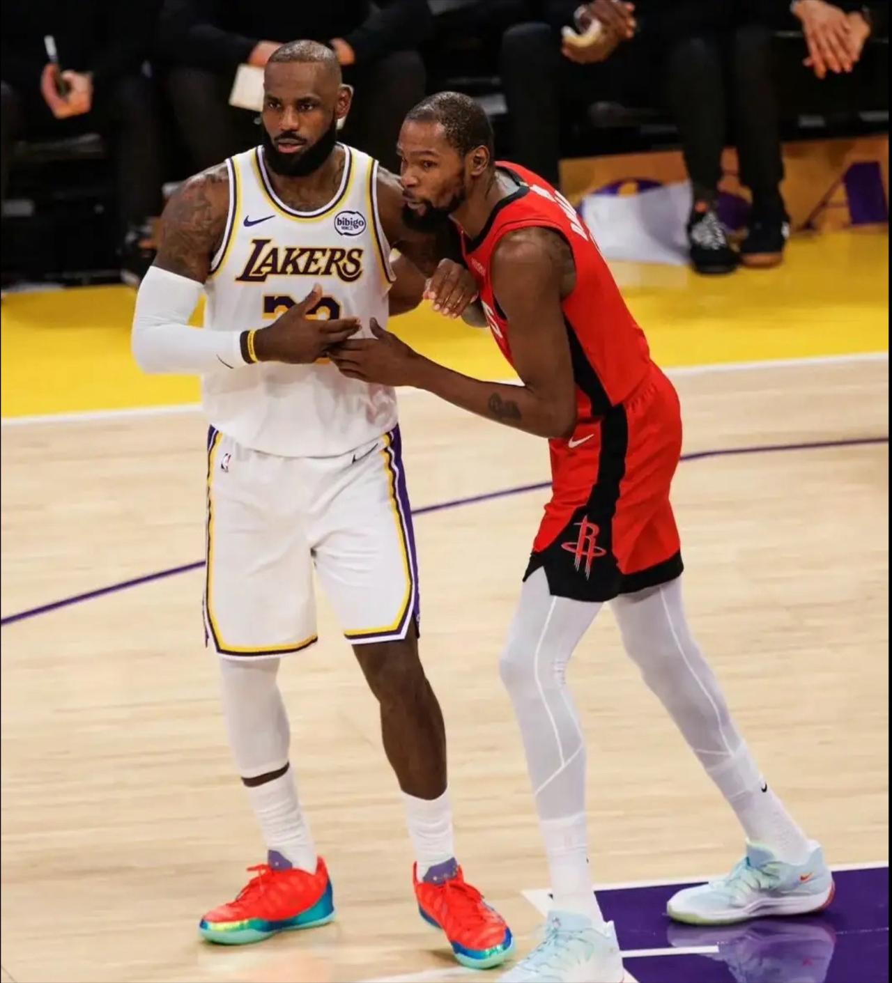 掘金没有选择放水马刺，而是约基奇打了１８分钟，瓦蓝大中锋继续上场。除了穆雷缺阵外