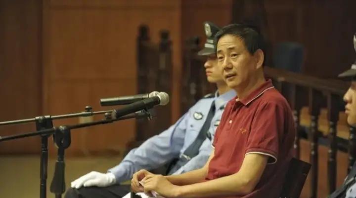 判的太轻了！看着很新鲜的毛肚，鸭肠，牛百叶，竟然是用甲醛浸泡过的！山东一男