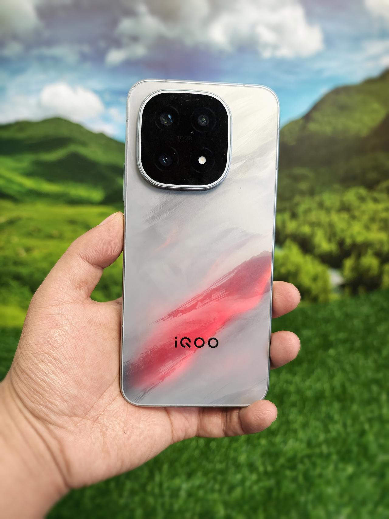 如果不是为了追求极致影像，或许iQOO15更适合我。为了追求极致影像买的v