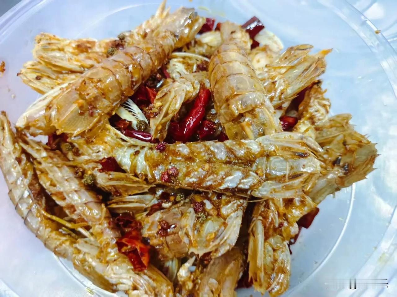 海鲜市场的活色生香，藏着最诱人的烟火气走进海鲜市场，扑面而来的是一股咸鲜的活