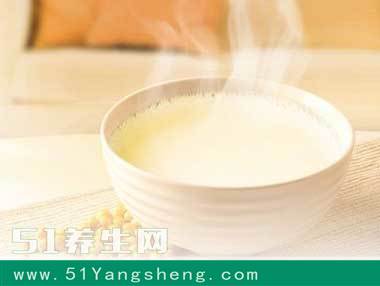 豆浆是个好东西, 每天早晨来一杯, 降低血压保护心血管