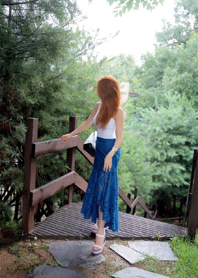 和漂亮女友分手后的第二年，我依然单身，她发过来一条信息:“你看过、抚摸过我每一寸