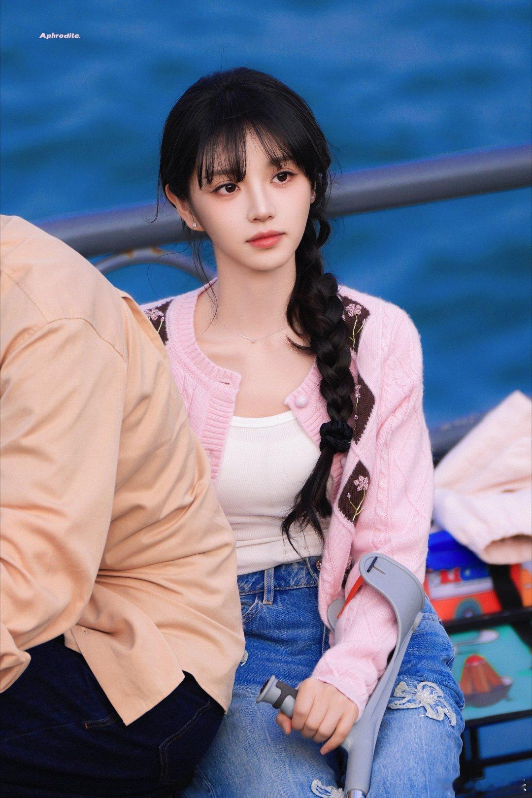 网友韩国偶遇田曦薇逛街！田曦薇的素颜和私服都如此抗打我也好想偶遇美女啊啊啊啊啊啊