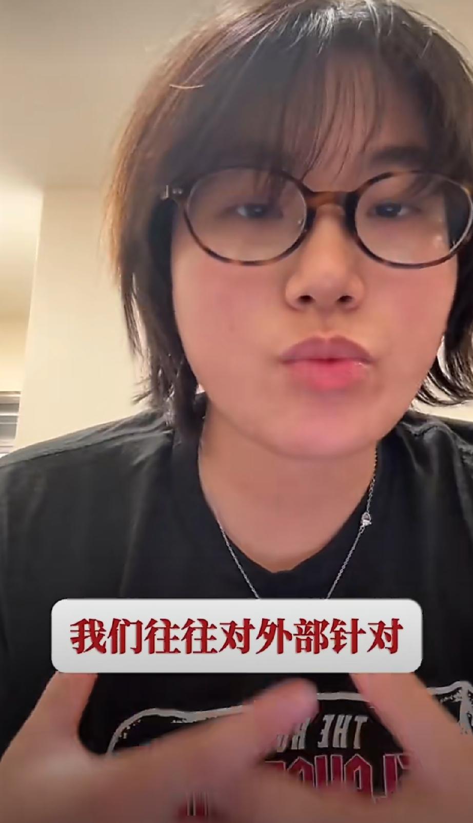 这个女子开始反思起来了，她觉得中国人对外部歧视中国的行为敏感又愤怒，可自己对其他