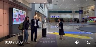 这说明民进党会作秀还是真的拼了？为了投一次票从境外返回到台湾？不仅罢免团