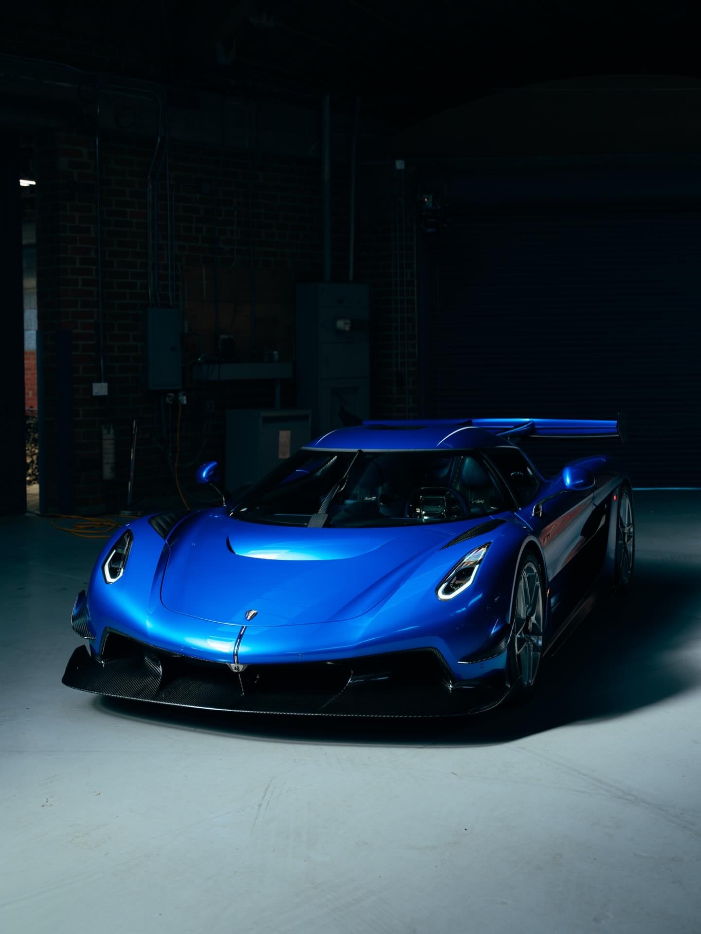 这是一个重大的时刻，KoenigseggJeskoAttack交付了。车身采