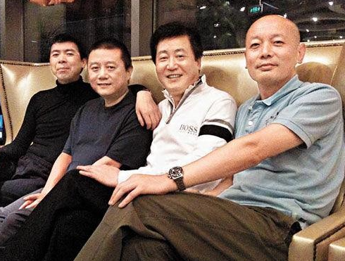 1997年，冯小刚导演的《甲方乙方》播出后，票房卖到3600万，他拿了120万的