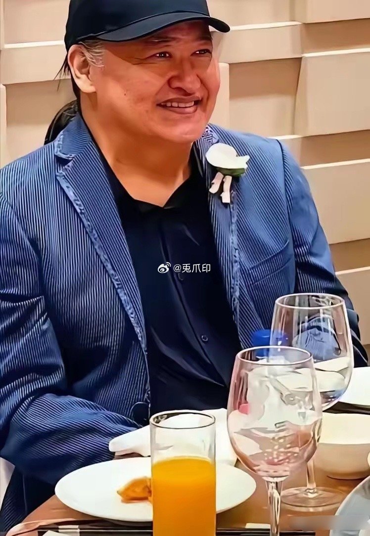大S走了，刘欢走了，让我想起来，有些玄学不得不信啊！​当年大S和汪小菲的婚礼，大S捧白花、戴白色发箍