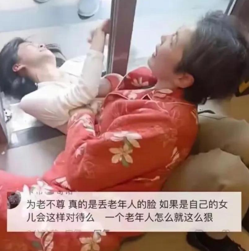 2023年，一婆婆将哺乳期的儿媳压在地上，按着她的腹部，抓着她的胸口，将她的衣服