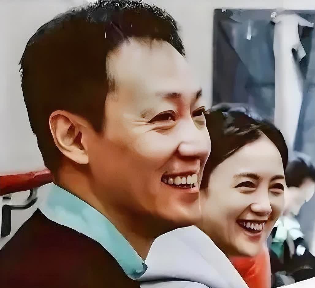 不得不承认，辛柏青这种人，想不深情都难因为辛柏青早就用行动诠释了深情