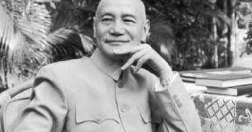 1975年，蒋介石在台北病逝，入殓时身上穿了7条裤子，消息传到北京，大家都以为毛