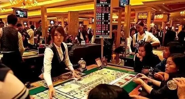 澳门有趣的地方在于：如果你在赌场赢了2000万，想要转身离开，当然可以，但是在离