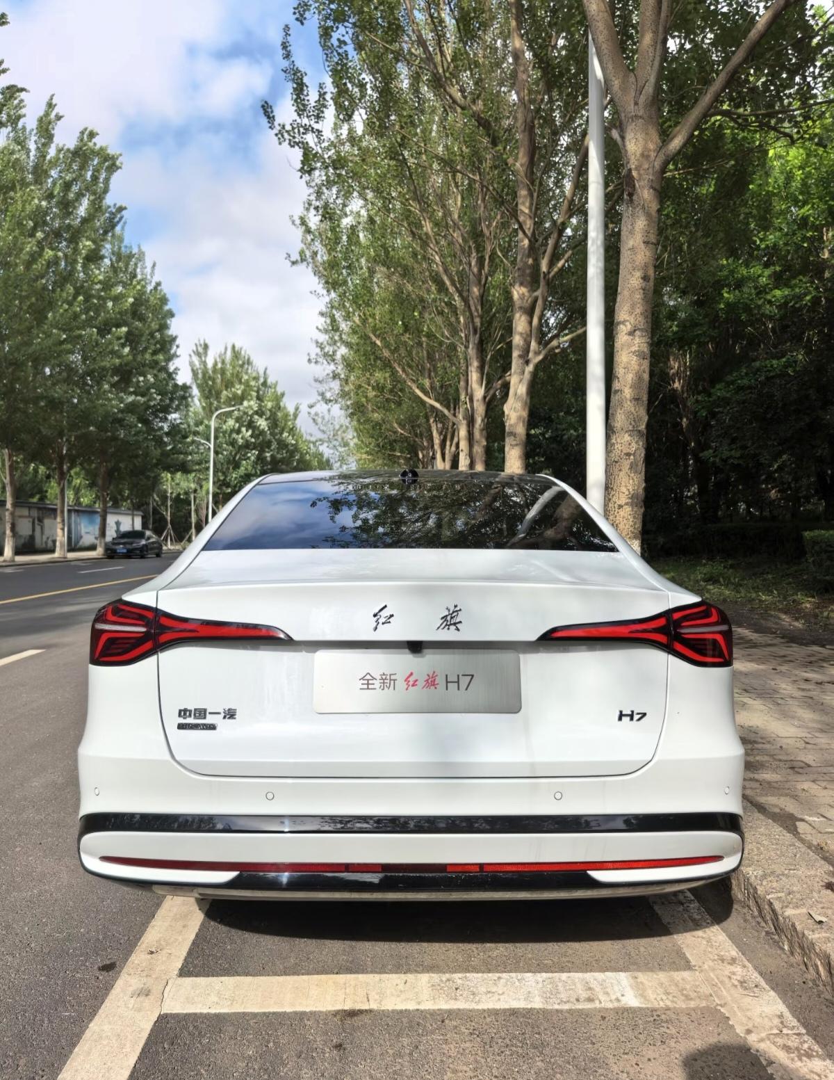 全新红旗H7尾部，这个辨识度你打几分?全新红旗H7外观融合中式现代豪华美学，走