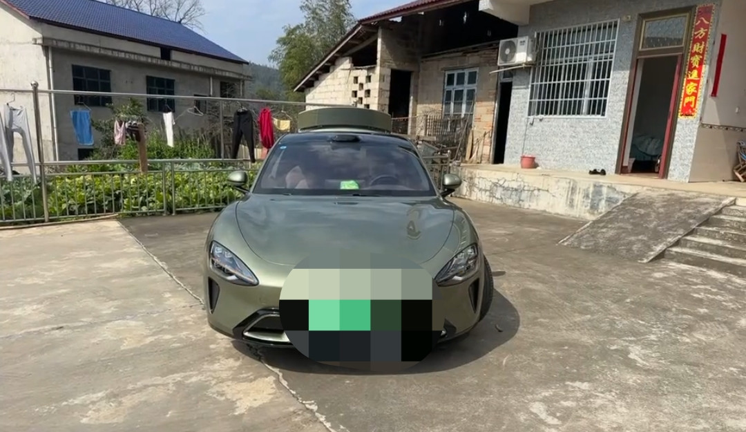 我对小米是绝对推荐的，而且小米的销量和市场反馈，已经证明了这款产品的成功。去赛道