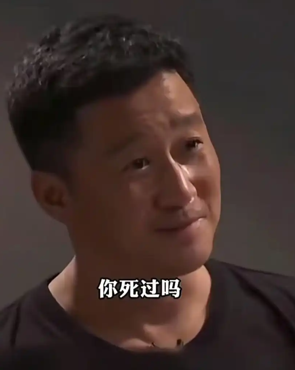 摇头晃脑的吴京被网友用ai群嘲模仿，吴京为什么引发大众反感？
