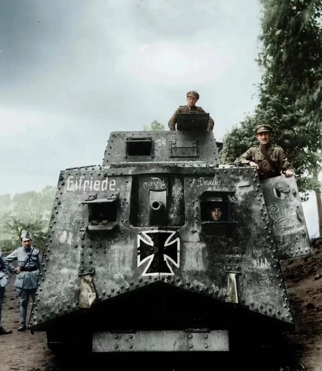 一战爆发前英法都觉得优势在我，毕竟德国空有工业，但火药原料硝石矿可没有，几个月打