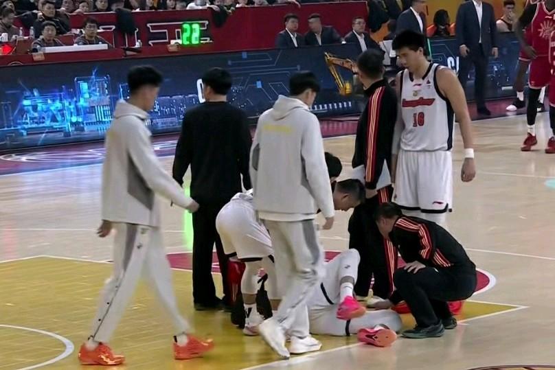 迪亚洛永不违体？打不过就伤人？说实话，迪亚洛这动作，应该赛后追加罚款停赛，在