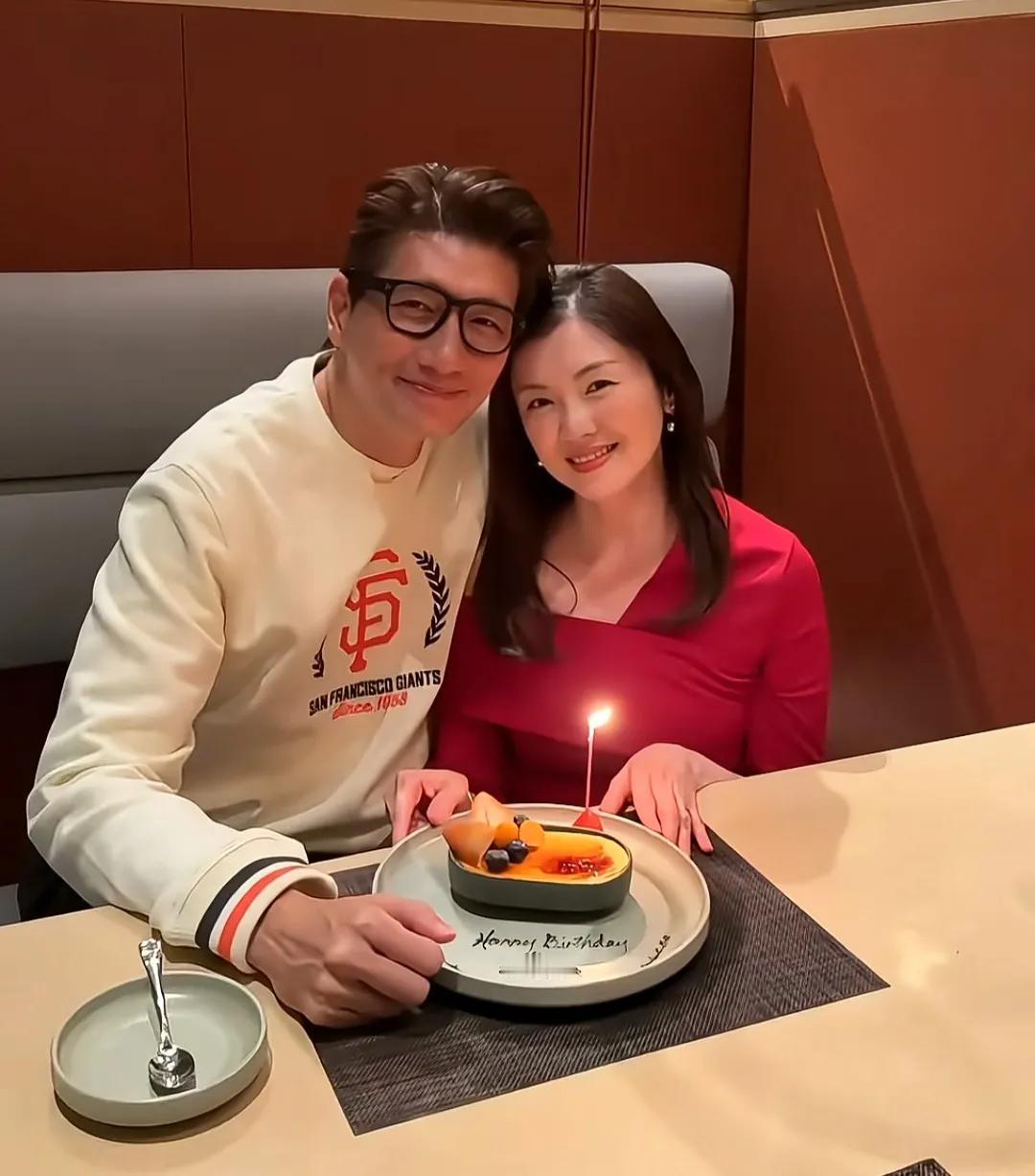 原来他们是夫妻！坚持丁克多年，却始终恩爱男的年轻时长得高大帅气，是亚视当家小生