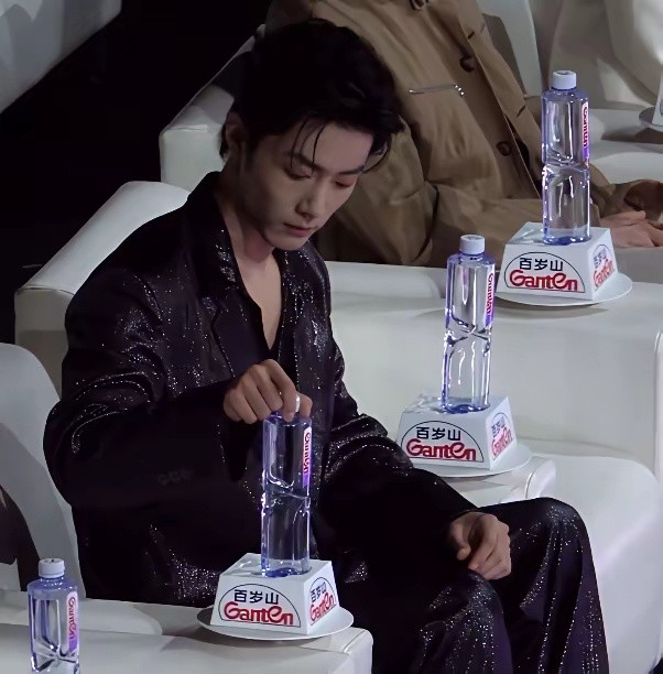 感觉百岁山这一波血赚，多少品牌梦寐以求的机会啊。