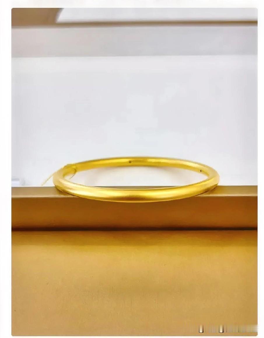 现在才知道金镯子已经买不起了！1月13日，一只40克的金镯子，40克