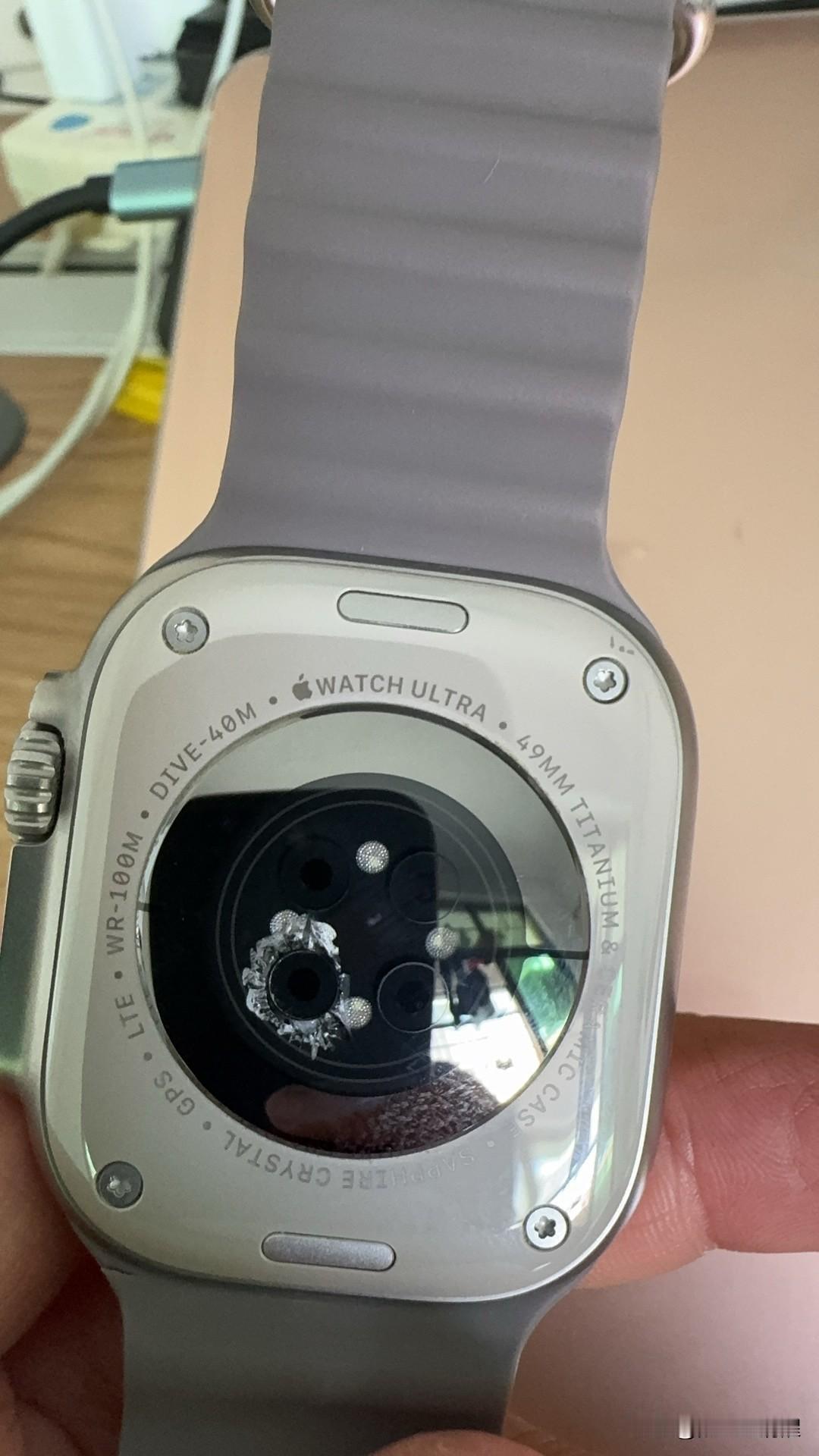 AppleWatchUltra真是时尚与科技结合的典范，尽显未来感！就说设