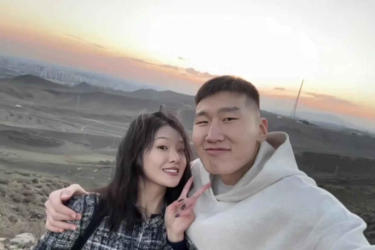 李炎哲找到女朋友球迷都为他祝福，表示李炎哲终于“有家了”！不少人都知道李炎哲的