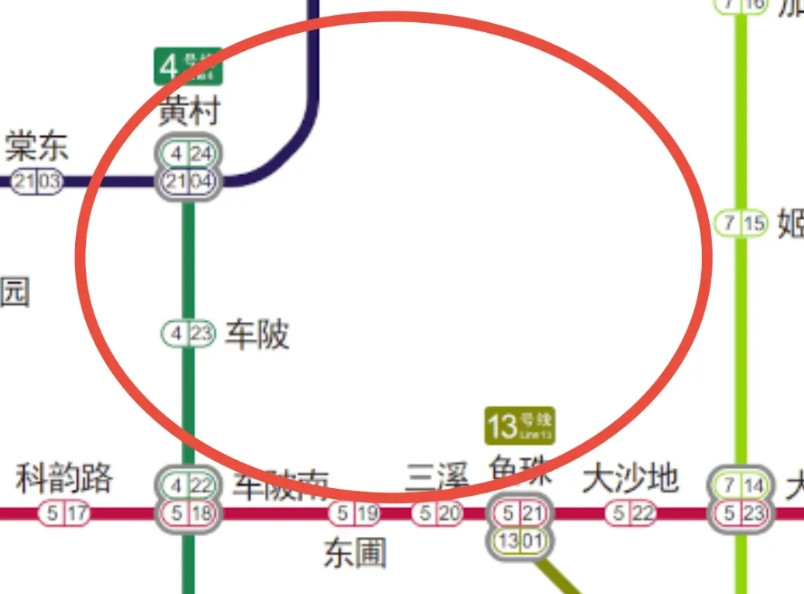 广州地铁13号线尽管今年只多开通四个站，对应地面同步的BRT公交车替代性越来越