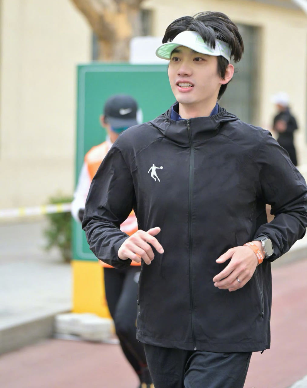 搜狐新闻马拉松从北京、长白山森林氧吧、青海湖跑到三亚海边、日月潭、北海道、威海黄