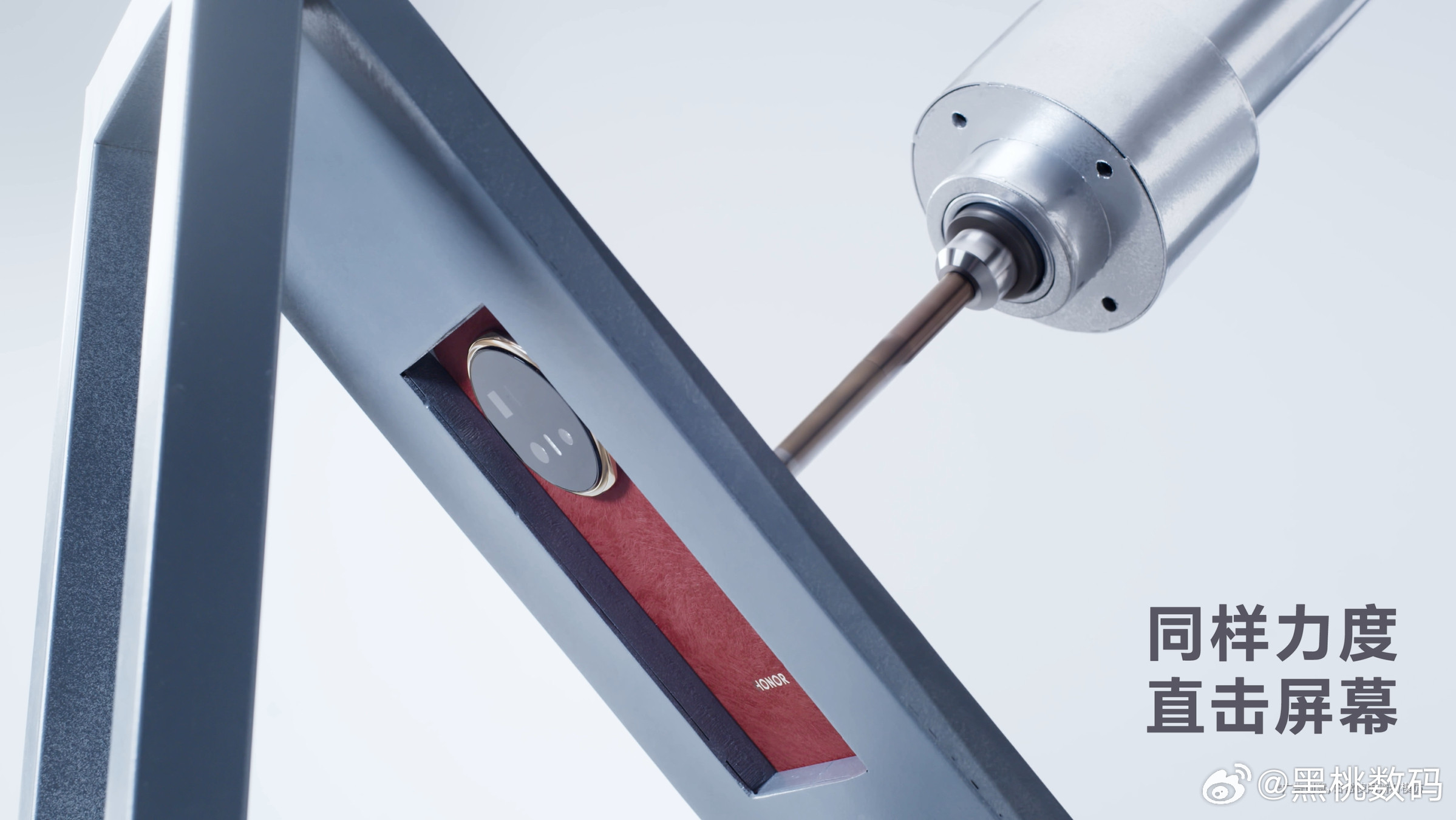 折叠屏最好的屏幕长什么样用过折叠屏的都知道，屏幕要么反光严重影响观感，要么容