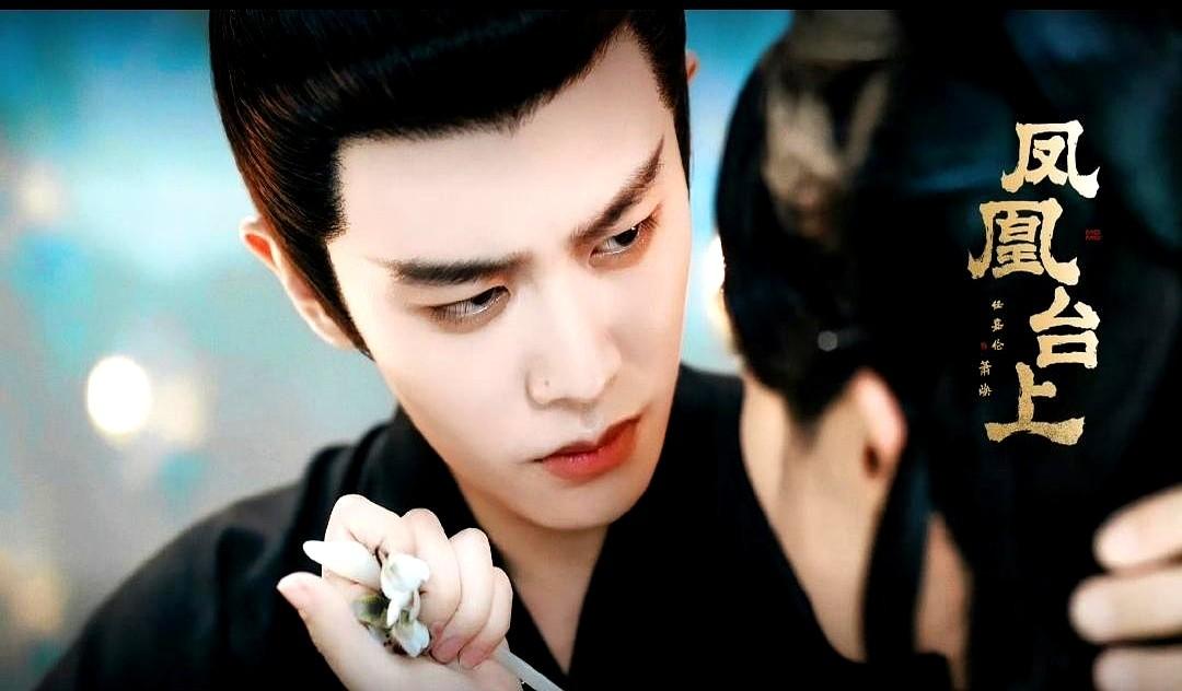 文章标题：至少他对女主的爱从头最近古装剧《凤凰台上》争议不小。女主前四集还对