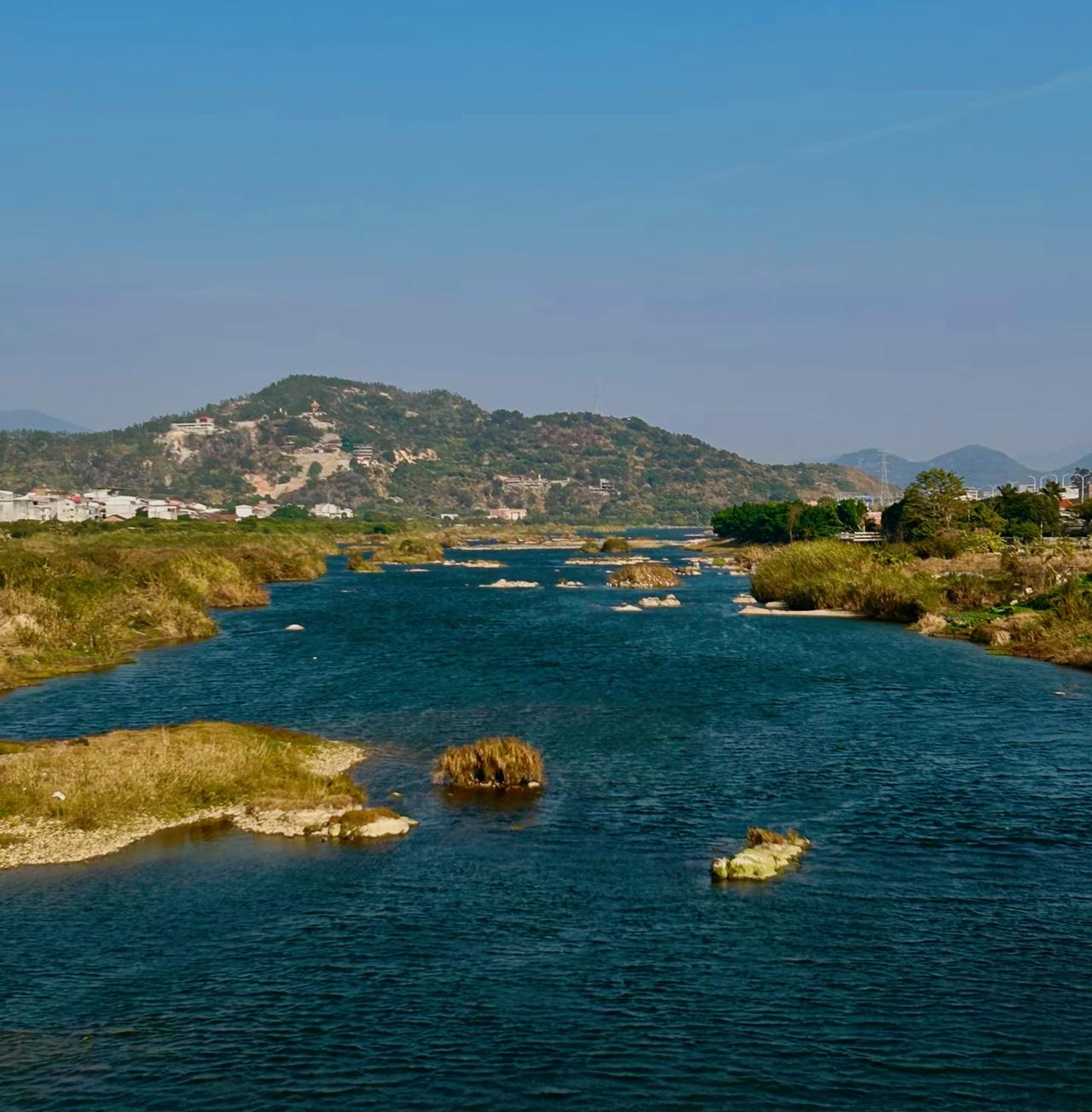 刘震云：）要是男女真爱，上床没了规矩，相聚也不拘小节。男人的身体比大脑更诚实。