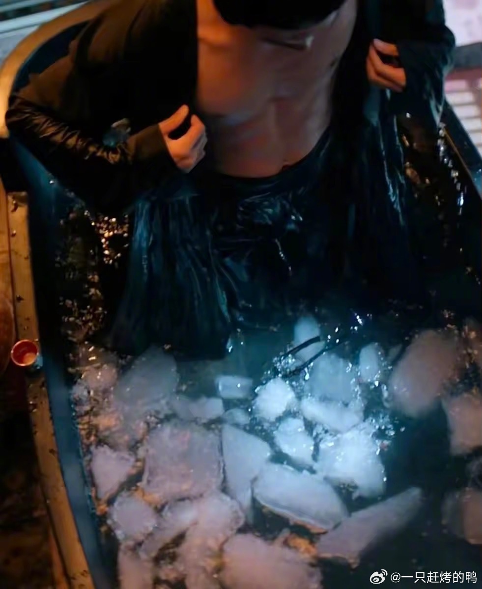 刘宇宁拍不拍腹肌已经不是他说了算我不管我不管，我也要看刘宇宁的腹肌，我要在刘宇宁