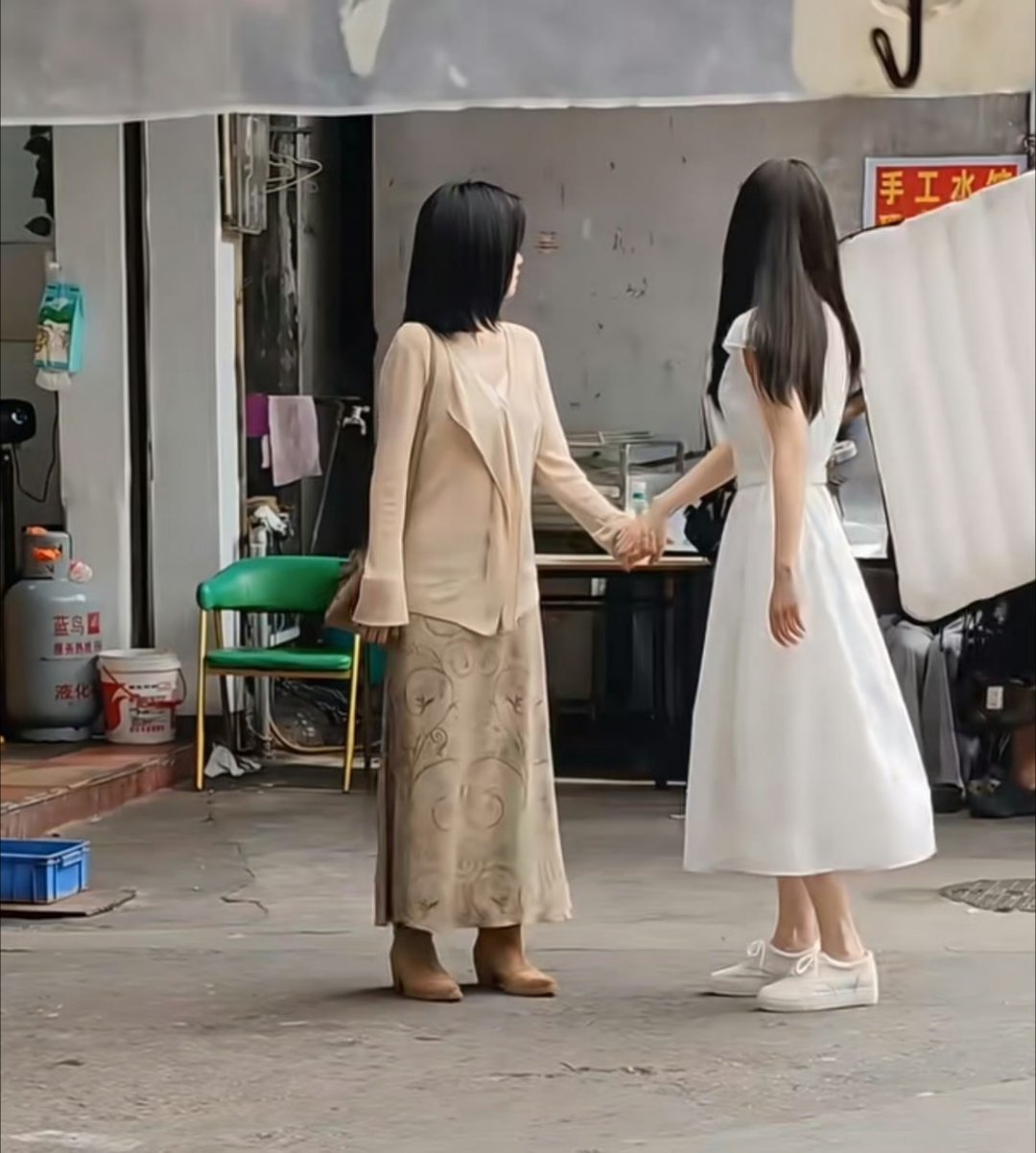 我感觉问题是在鞋那里，显得下半身超笨重​​​