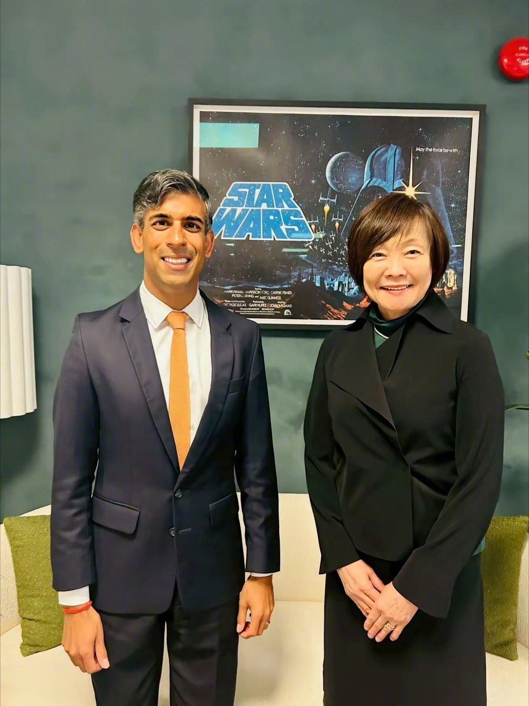 丈夫去世以后，安倍昭惠的日子过得颇为滋润，一直在各界活跃。安倍昭惠作为一名寡妇