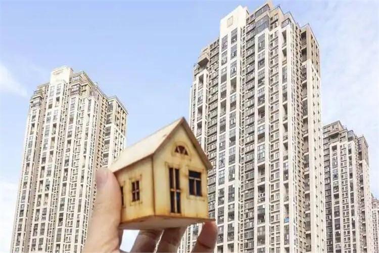 现在回头看，李嘉诚那句“不赚最后一个铜板”，真不是随便说说。当年他抛售内地资产时