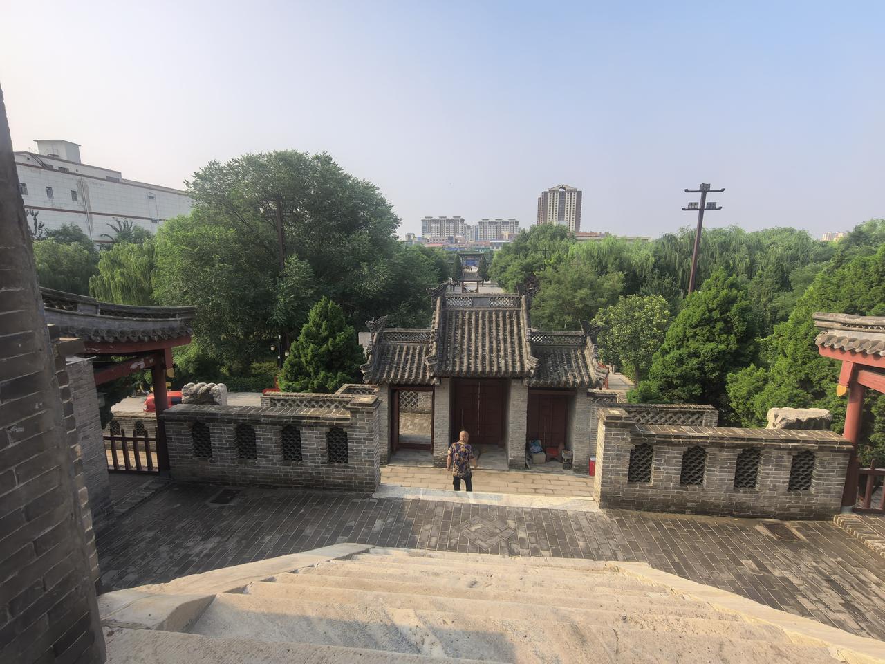 如果普通的生活太难，那你就别做普通人了我们总被教导要安分度日、甘于平凡，一