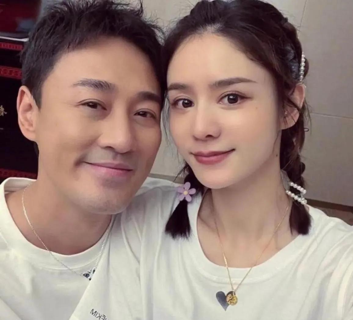 林峯老婆被骂上热搜！5月22日，林峯老婆张馨月再度被骂上热搜，这次不是因为她不