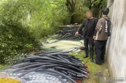 浙江温州，一工地100多米电缆被偷，损失20多万元，民警赶到现场调查，一