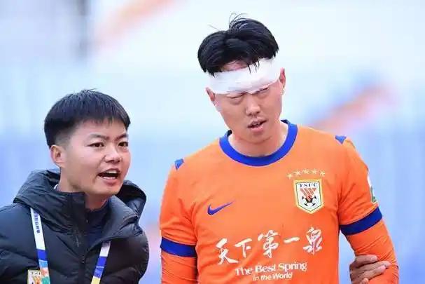 高准翼这回真是伤得不轻啊！缝了30针，听着都疼。而且听你那位大夫朋友说，那地方皮