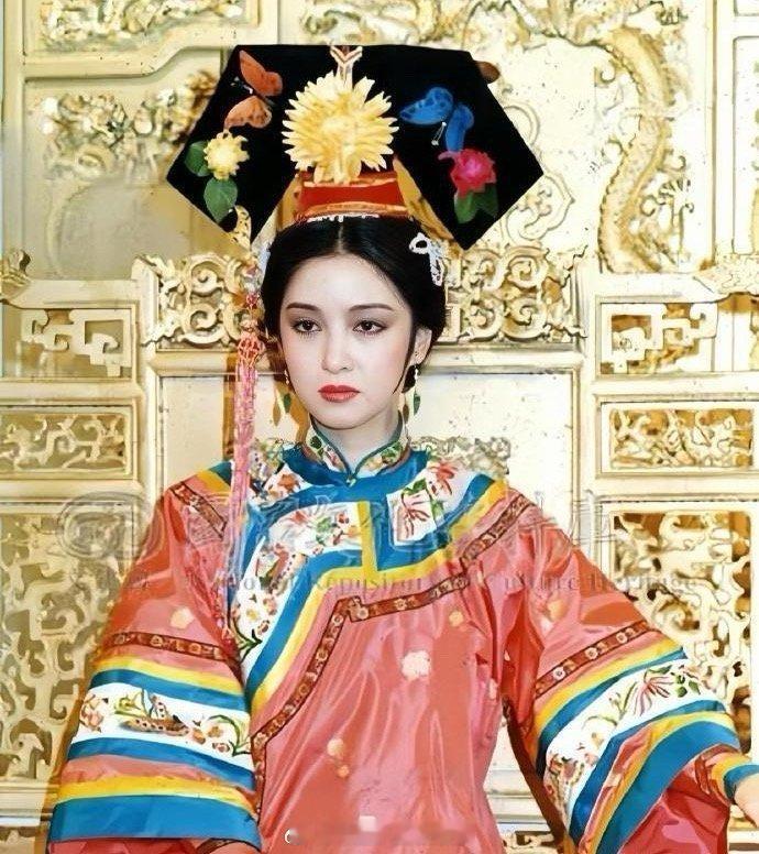 本以为林青霞的骨相已经一等一的优越，没想到胡因梦更绝，不管是脸型还是颅骨都长得太