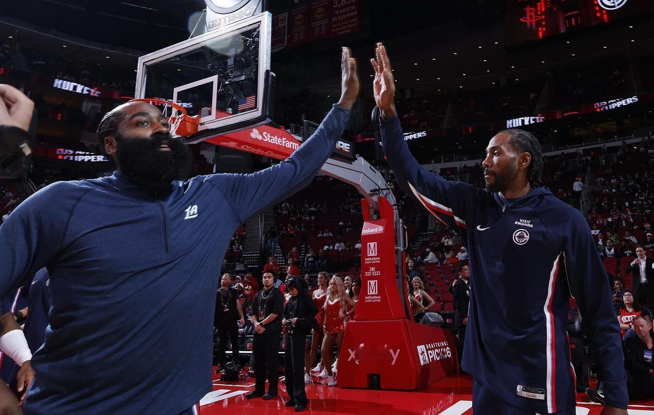 约基奇手腕扭伤，这消息还没捂热，快船球迷的交易方案就满天飞了。说真的，想靠几笔