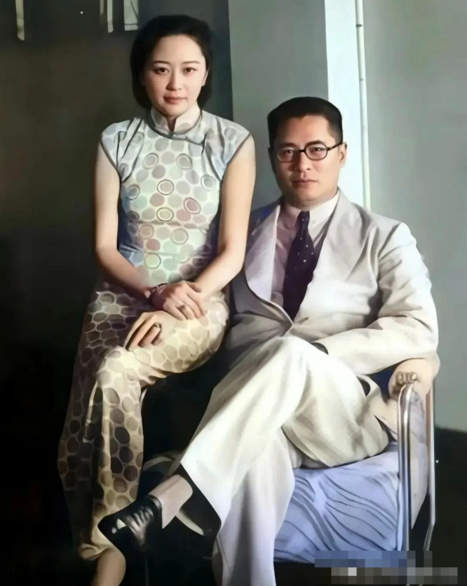 这一位穿旗袍的女人到底是谁？怎么长得那么的漂亮，看起来比现在娱乐圈里的刘亦菲都要