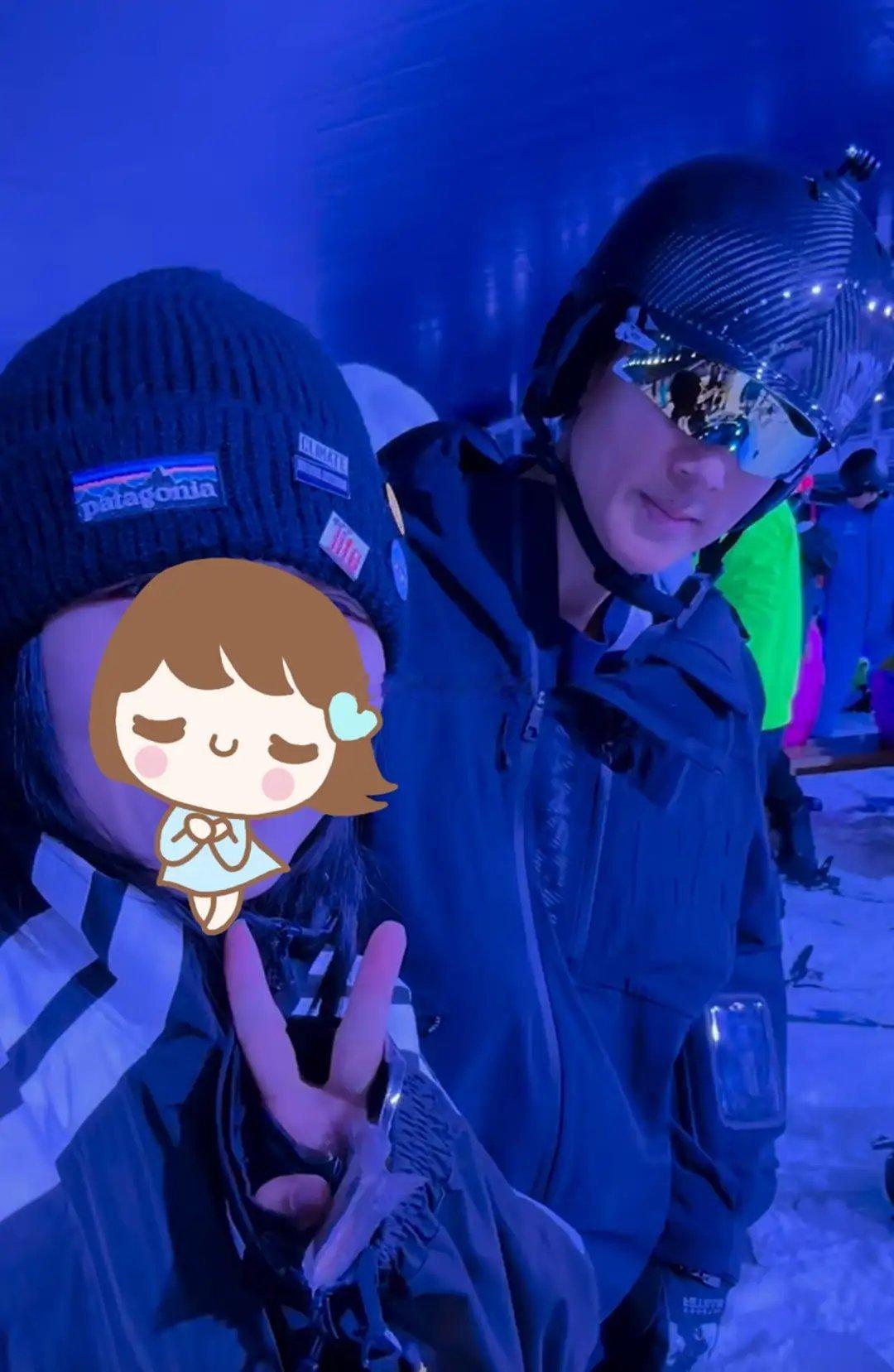 Jasper跟吴尊一家滑雪，父母不在身边表现好乖，才12岁个头像大人！！！！！！