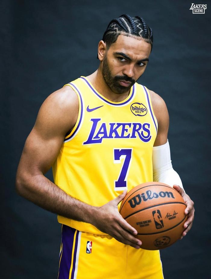 湖人泼天的富贵，文森特换来三分第一的肯纳德NBA官方宣布湖人队用文森特➕32