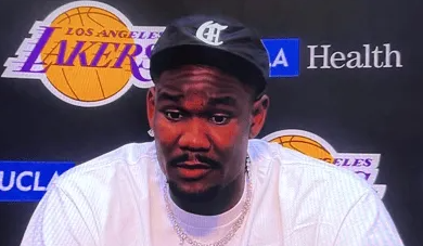 NBA常规赛湖人客场迎战太阳的比赛已经结束。全场战罢，湖人以116-114战胜太