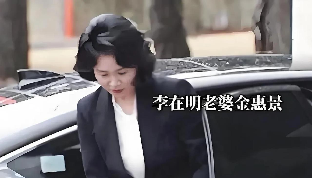 李在明胜券在握，尹锡悦失败的原因找到了？同样是第一夫人，金建希全身医美，尹锡悦的