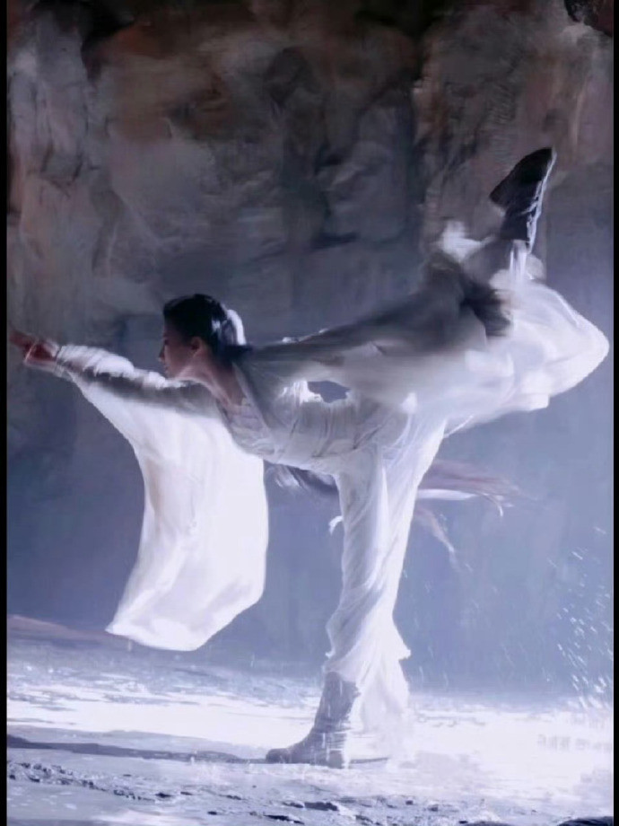 我菲演个小龙女真不容易，好多大咖要演，刘亦菲试镜也是公开的，天仙抓住了机会，演得