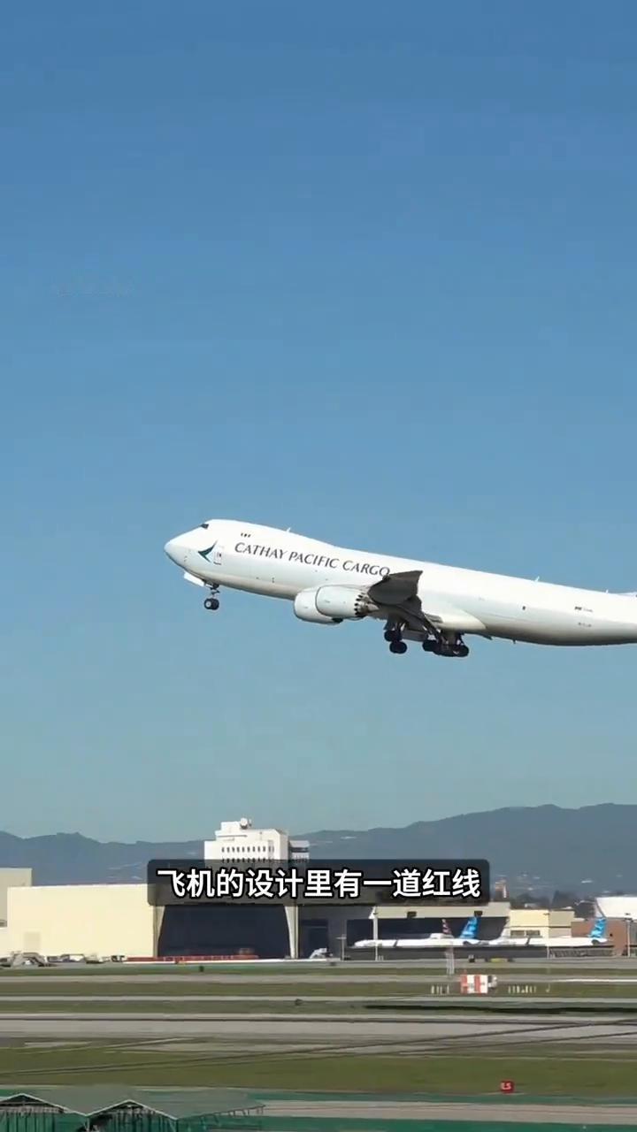 飞机为何放油？你知道飞机为什么要在空中放油吗？很多人看到这一幕第一反应不是危险